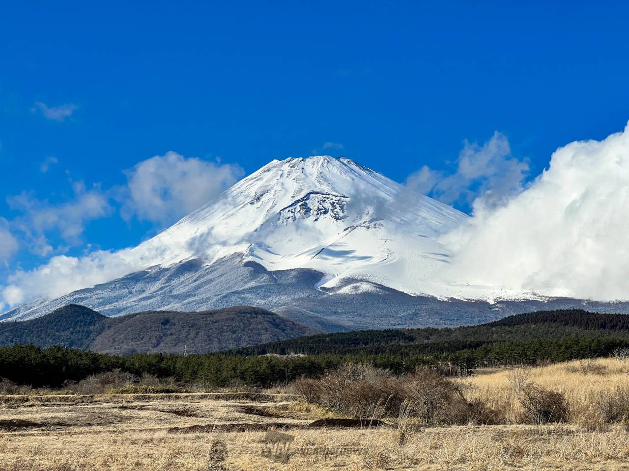 青空に映える富士山 注目の空の写真 ウェザーニュース