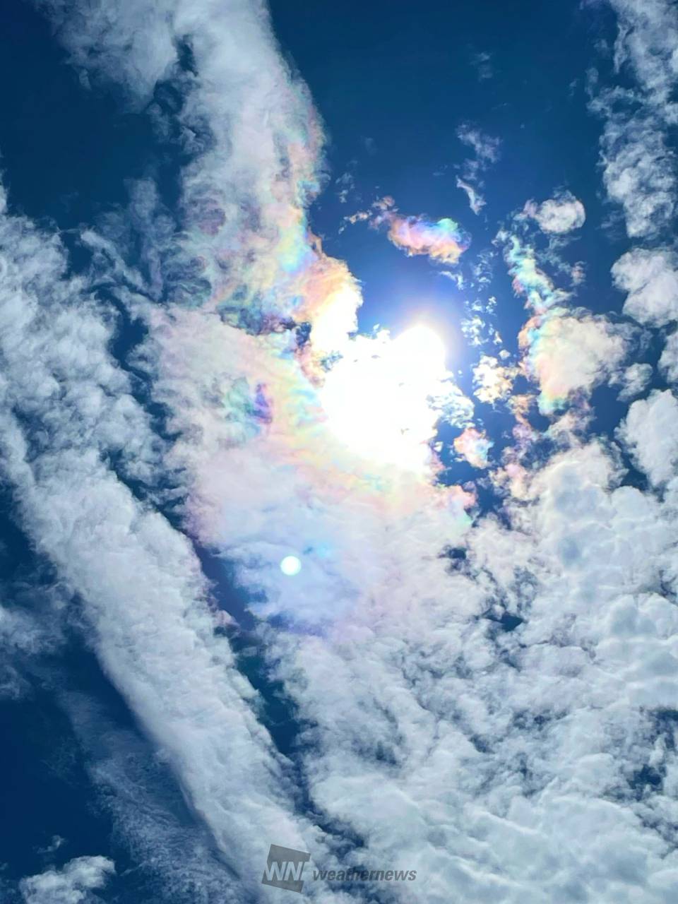 虹色の雲「彩雲」 注目の空の写真 ウェザーニュース