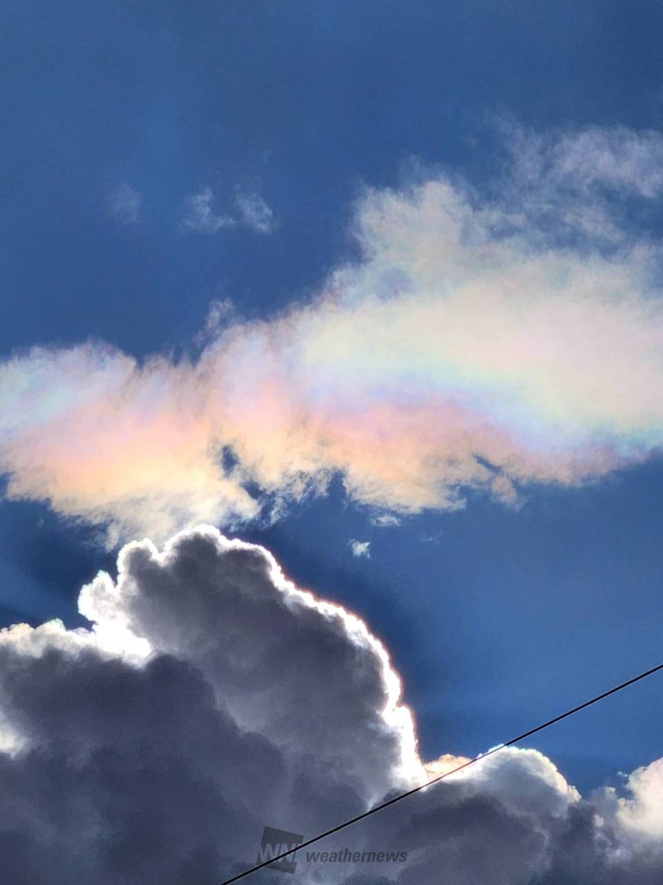 鮮やかな彩雲 注目の空の写真 ウェザーニュース