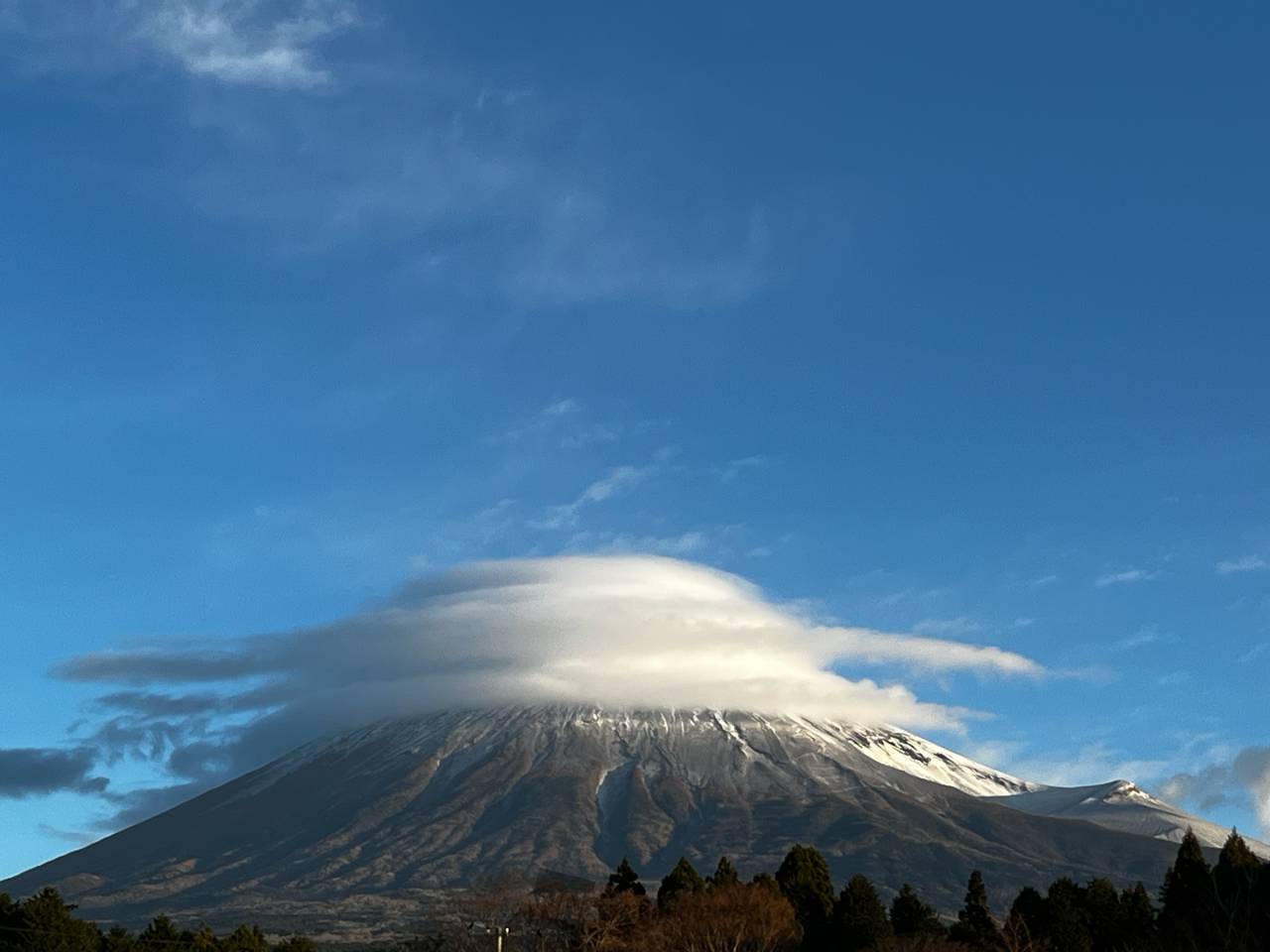 富士山に笠雲🗻 注目の空の写真 ウェザーニュース