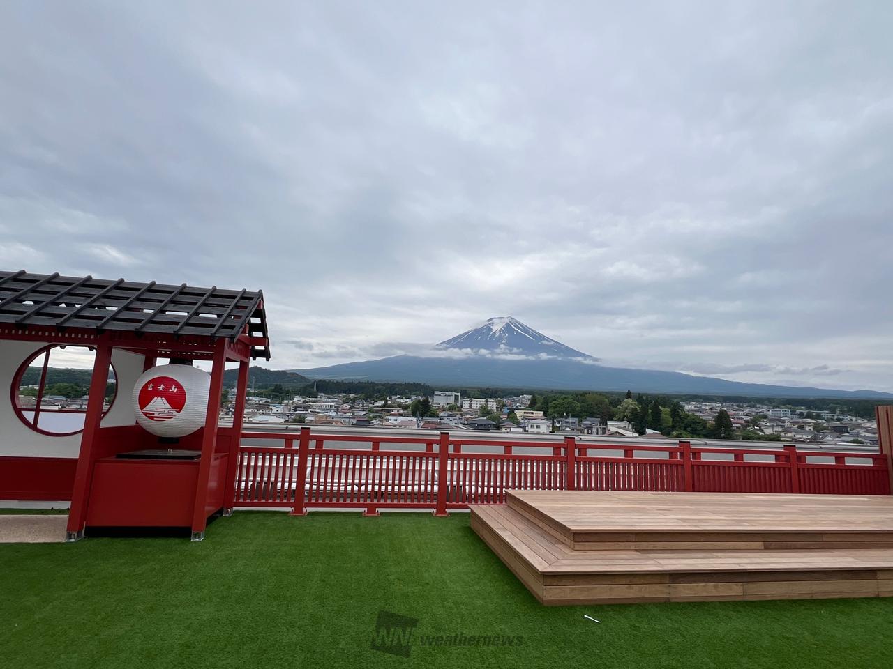 富士山と雲の写真 初めて念願の富士山の笠雲を綺麗にたくさん撮影することができ