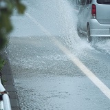 強雨