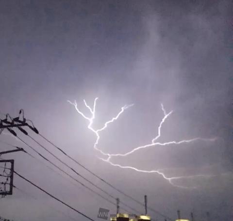 昨夜捉えた稲光 注目の空の写真 ウェザーニュース