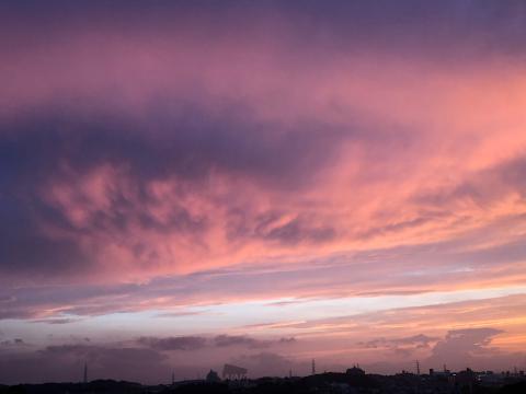 空と光の写真「綺麗な夕焼け」 梅雨が開けて猛暑の夏がやってくるこの時期の夕焼け空が綺麗だっ
