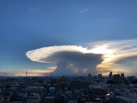 関東南部に「かなとこ雲」 注目の空の写真 ウェザーニュース