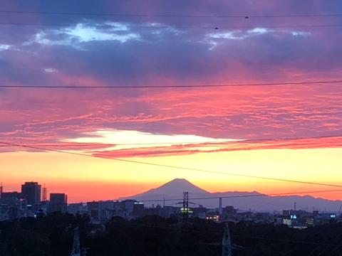 夕焼けと富士山 注目の空の写真 ウェザーニュース