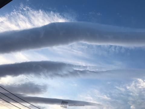 筒条の雲が回りなが...