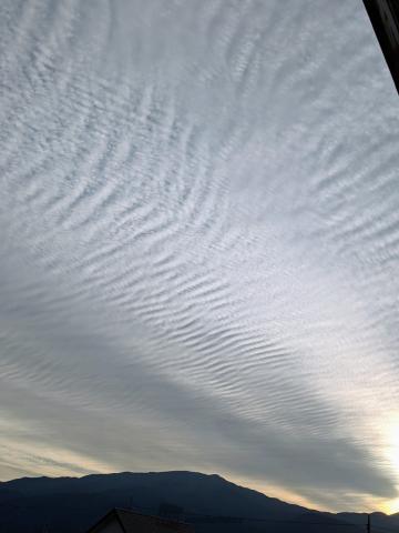 シマシマ模様の雲 注目の空の写真 ウェザーニュース