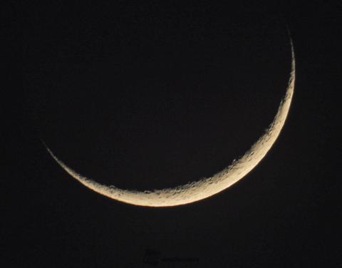 ほっそりお月様 注目の空の写真 ウェザーニュース