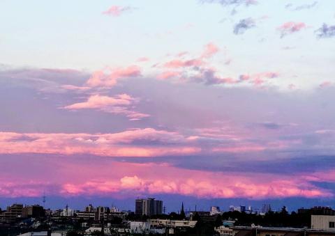 ピンクやオレンジの夕焼け 注目の空の写真 ウェザーニュース