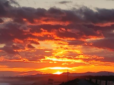 ピンクやオレンジの夕焼け 注目の空の写真 ウェザーニュース