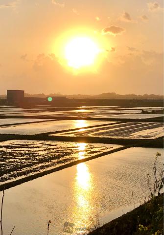 空と光の写真「綺麗な夕焼け」 2025/8/7、神明の花火と富士山🎇🗻✨ これはオープニングの一枚
