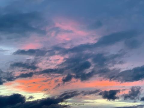 梅雨に見える夕焼け 注目の空の写真 ウェザーニュース