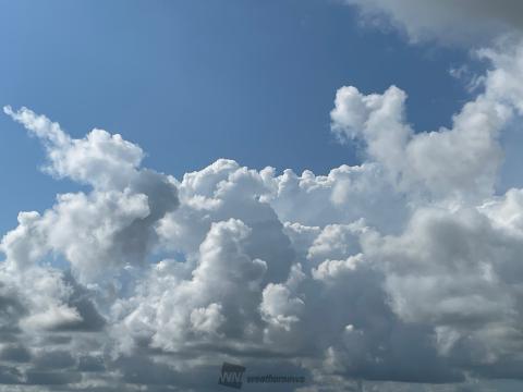 美しいモクモク雲…その下は雷雨 注目の空の写真 ウェザーニュース