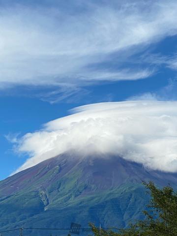 5月1日の富士山、雲とともに〜素敵でした。明日は雨のようですが