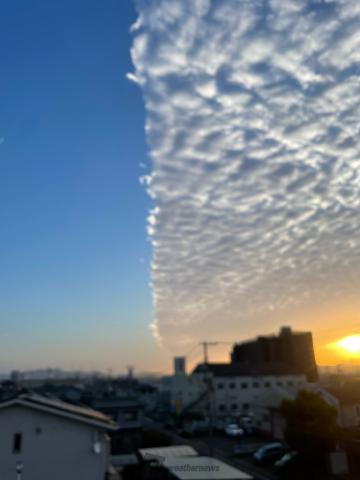 青空と雲が真っ二つ！ 注目の空の写真 ウェザーニュース