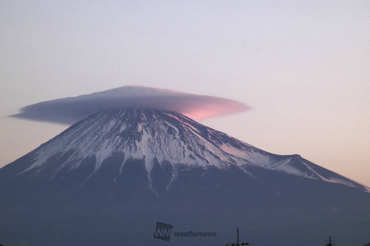 富士山頂の雲 富士山頂に雄大な笠雲が出現 - ウェザーニュース