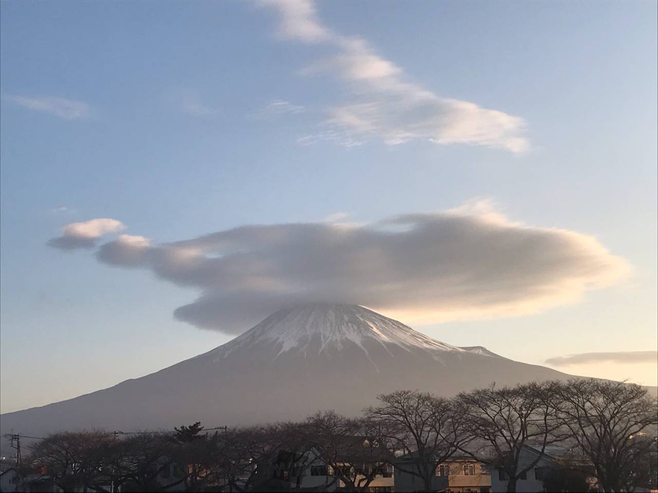 富士山に笠雲 注目の空の写真 ウェザーニュース