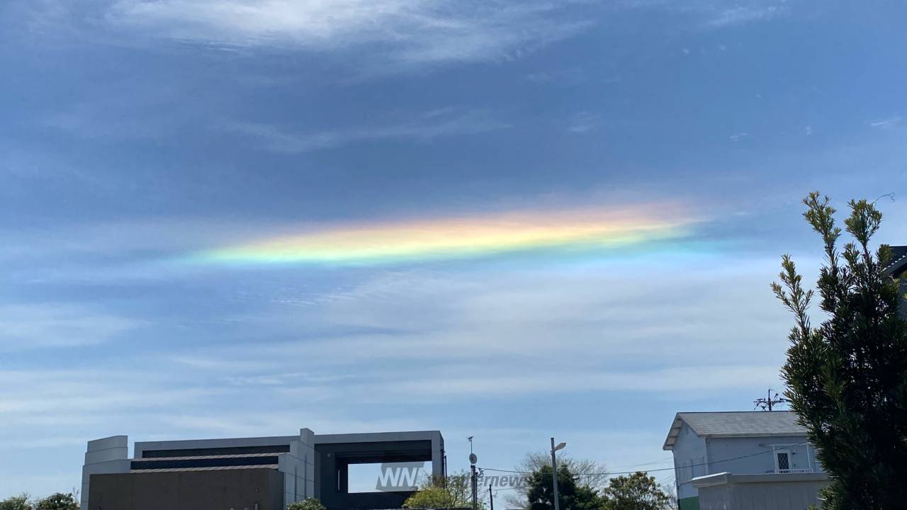 空に虹色のライン 環水平アーク 注目の空の写真 ウェザーニュース