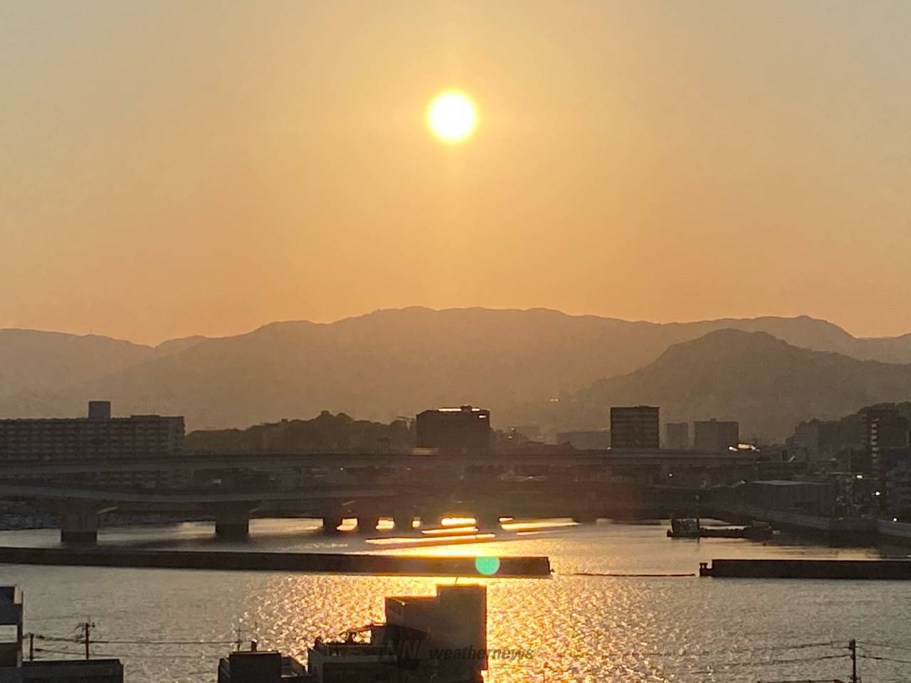 あかね色に染まる夕焼け空 注目の空の写真 ウェザーニュース