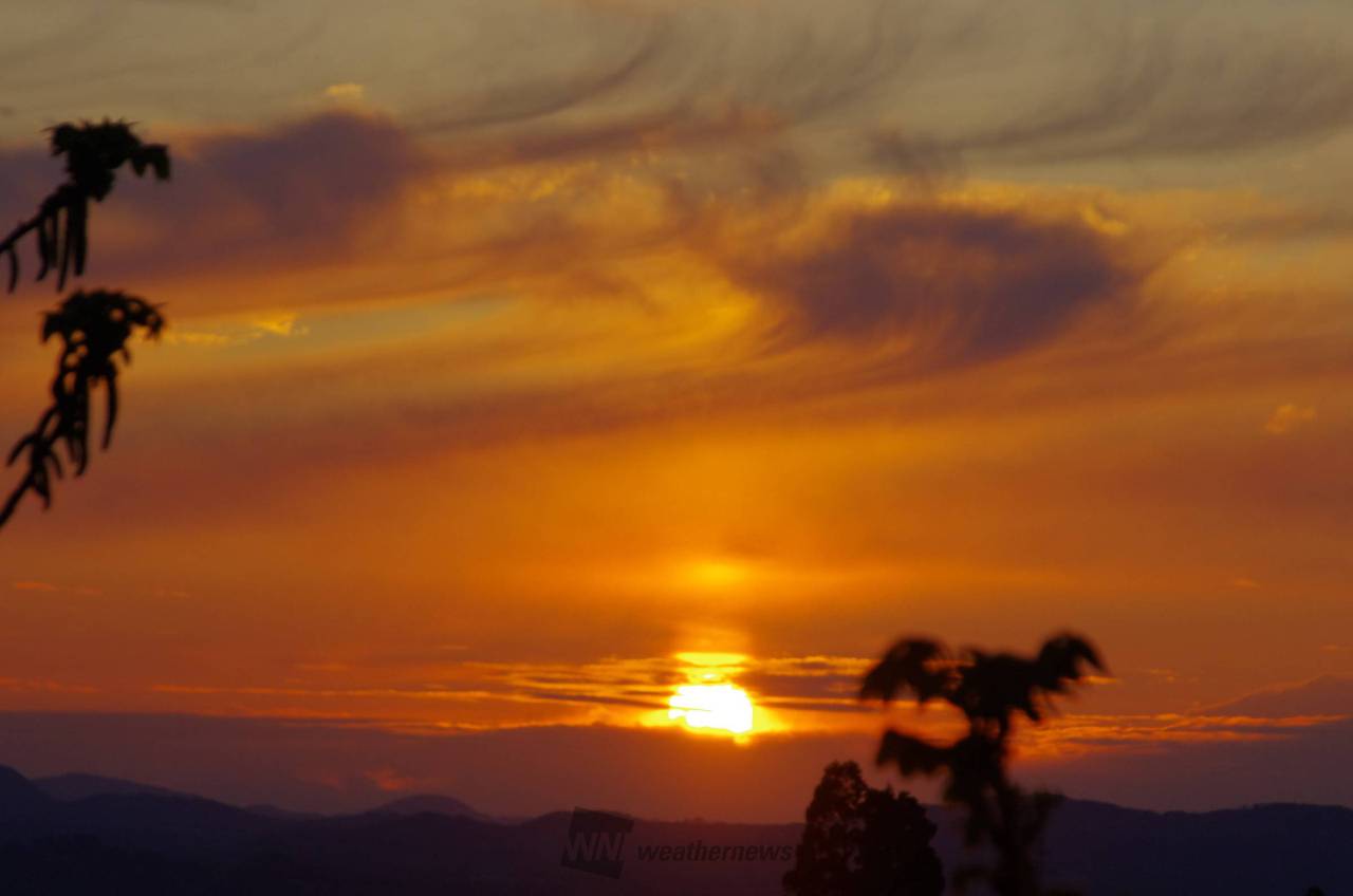 あかね色に染まる夕焼け空 注目の空の写真 ウェザーニュース