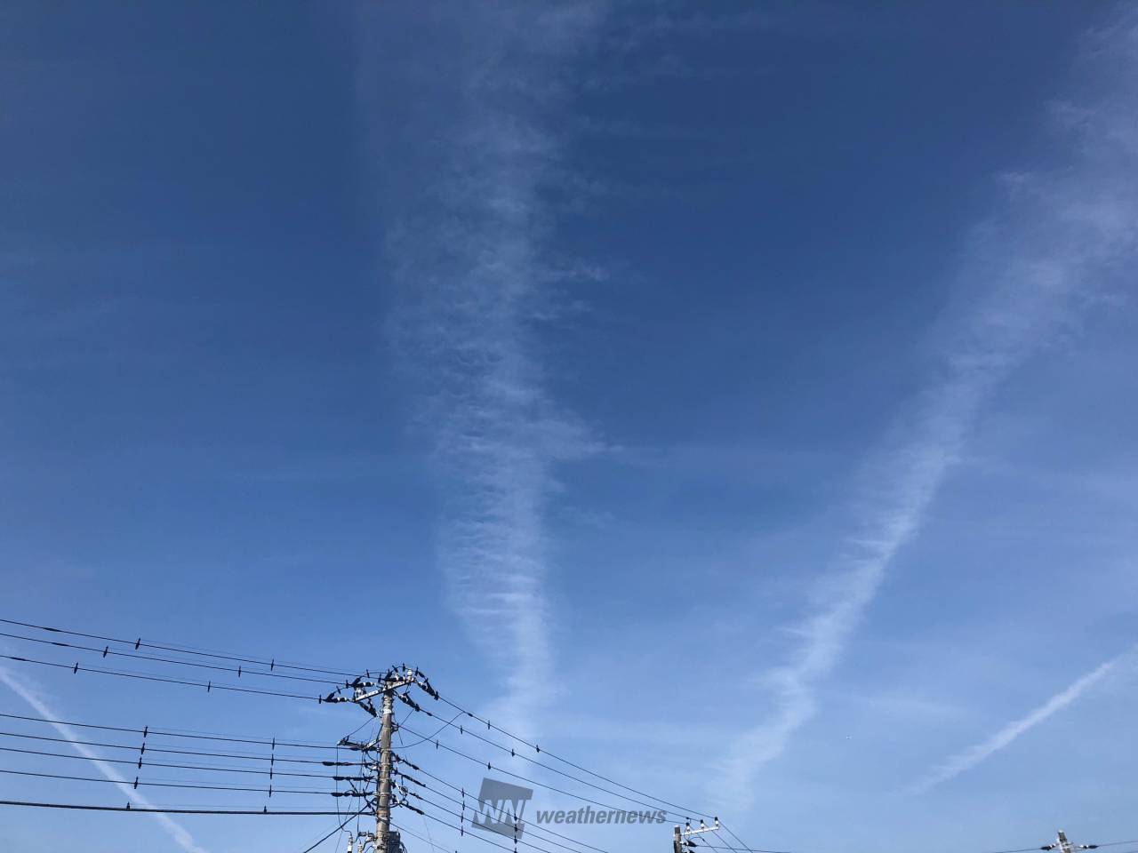 まっすーーぐ伸びる雲 注目の空の写真 ウェザーニュース