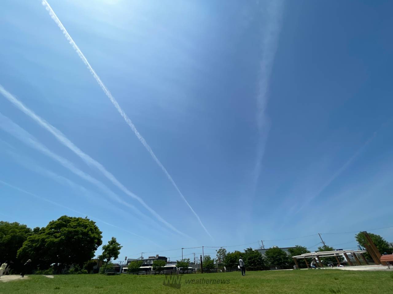 ハロや飛行機雲 注目の空の写真 ウェザーニュース