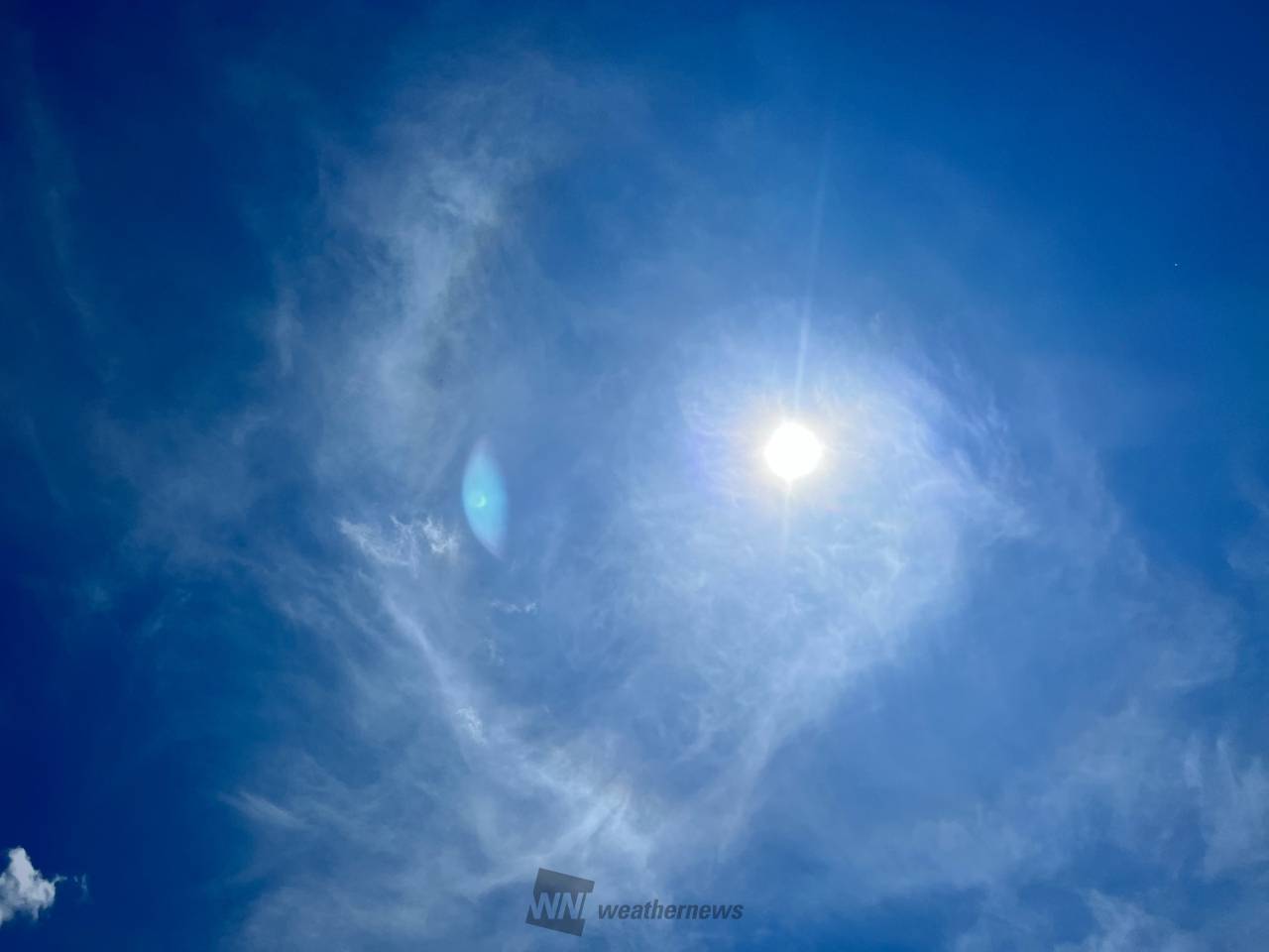 空に輝く虹色現象 注目の空の写真 ウェザーニュース