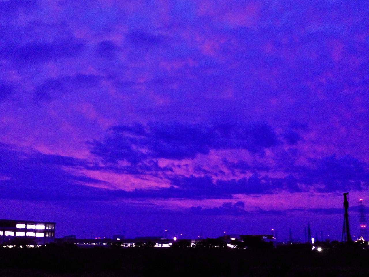 紫っぽい朝焼け 注目の空の写真 ウェザーニュース