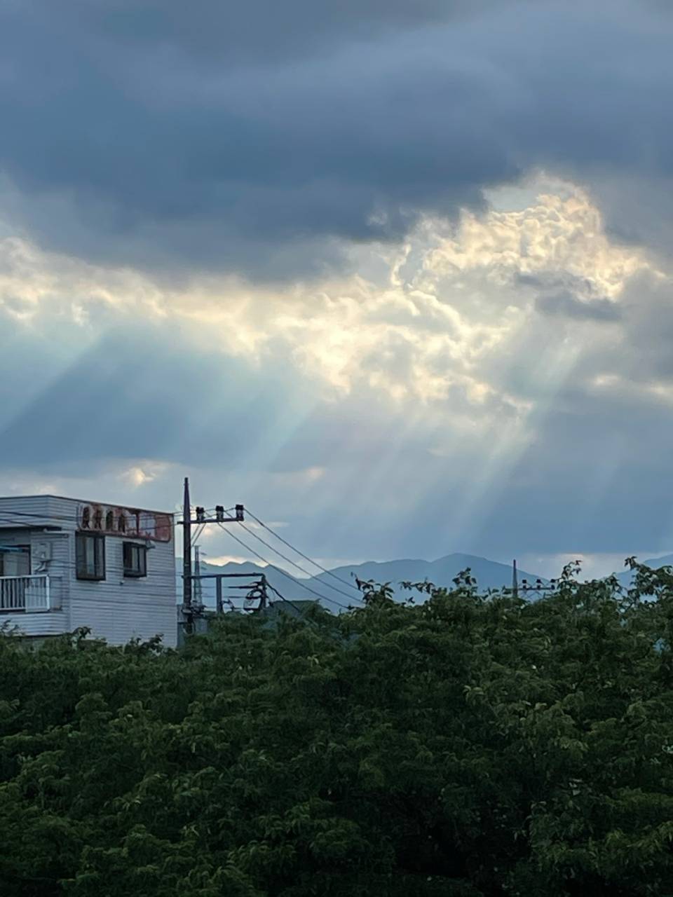 天使の梯子」が出現 注目の空の写真 ウェザーニュース