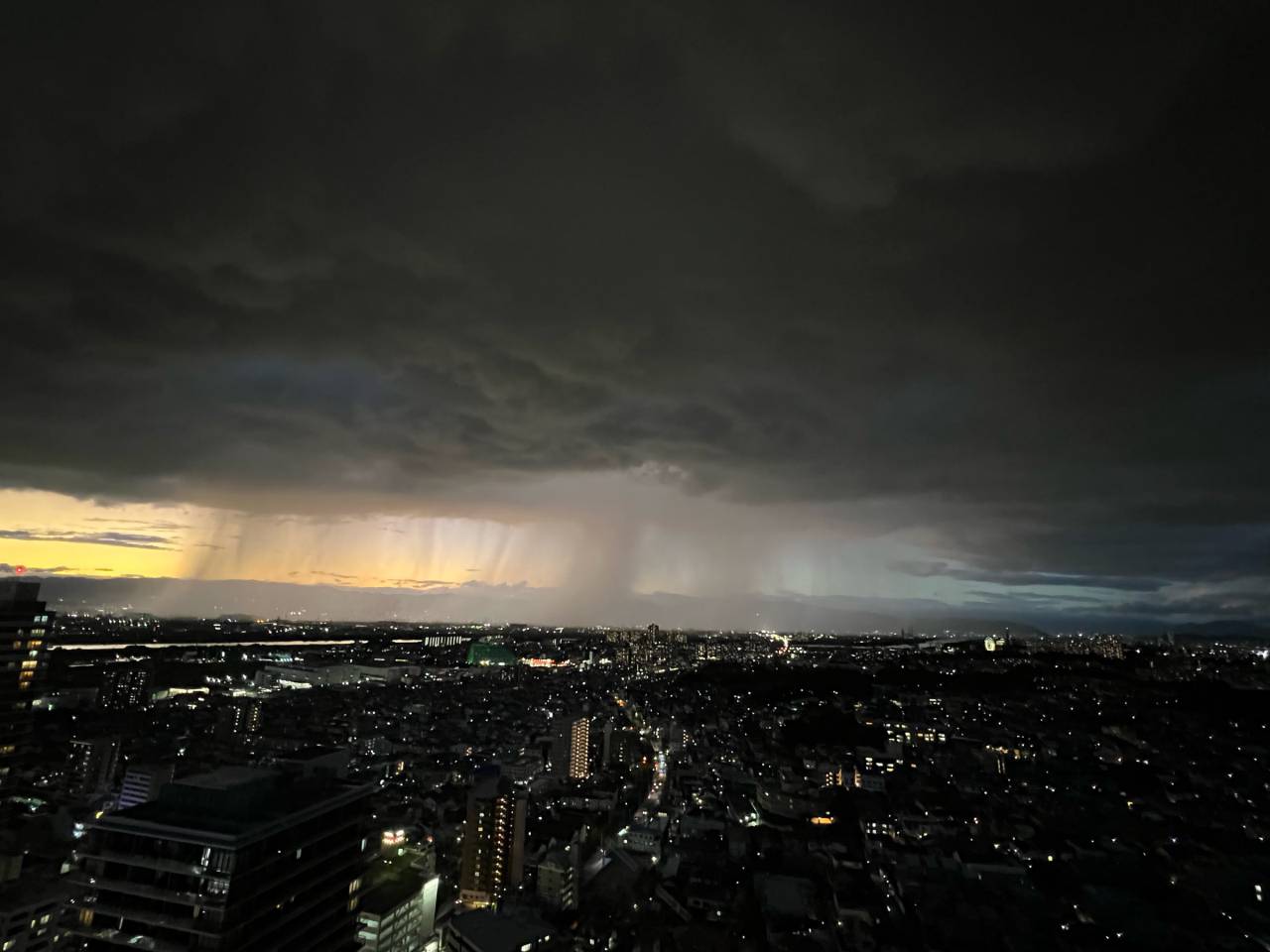ザッと強まる雨に注意 注目の空の写真 ウェザーニュース