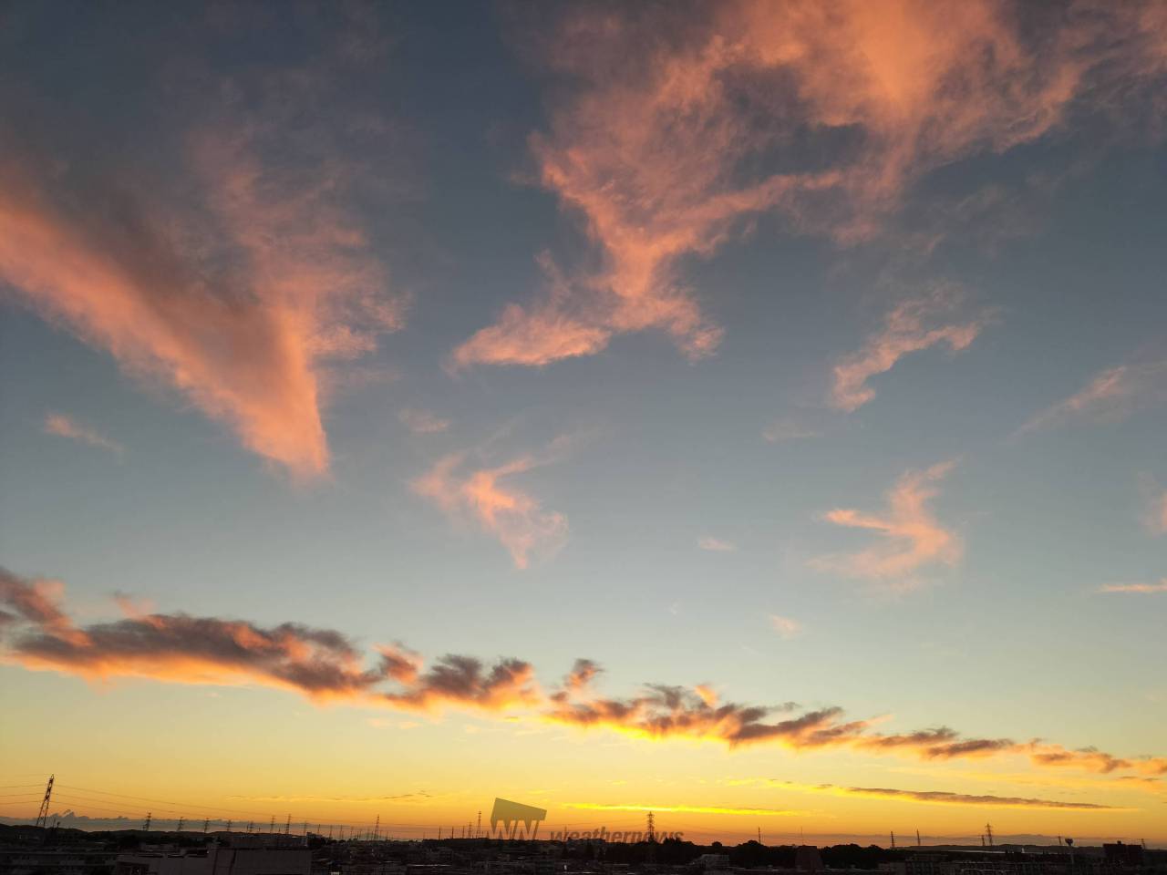 朝焼けの空に一列の雲 注目の空の写真 ウェザーニュース