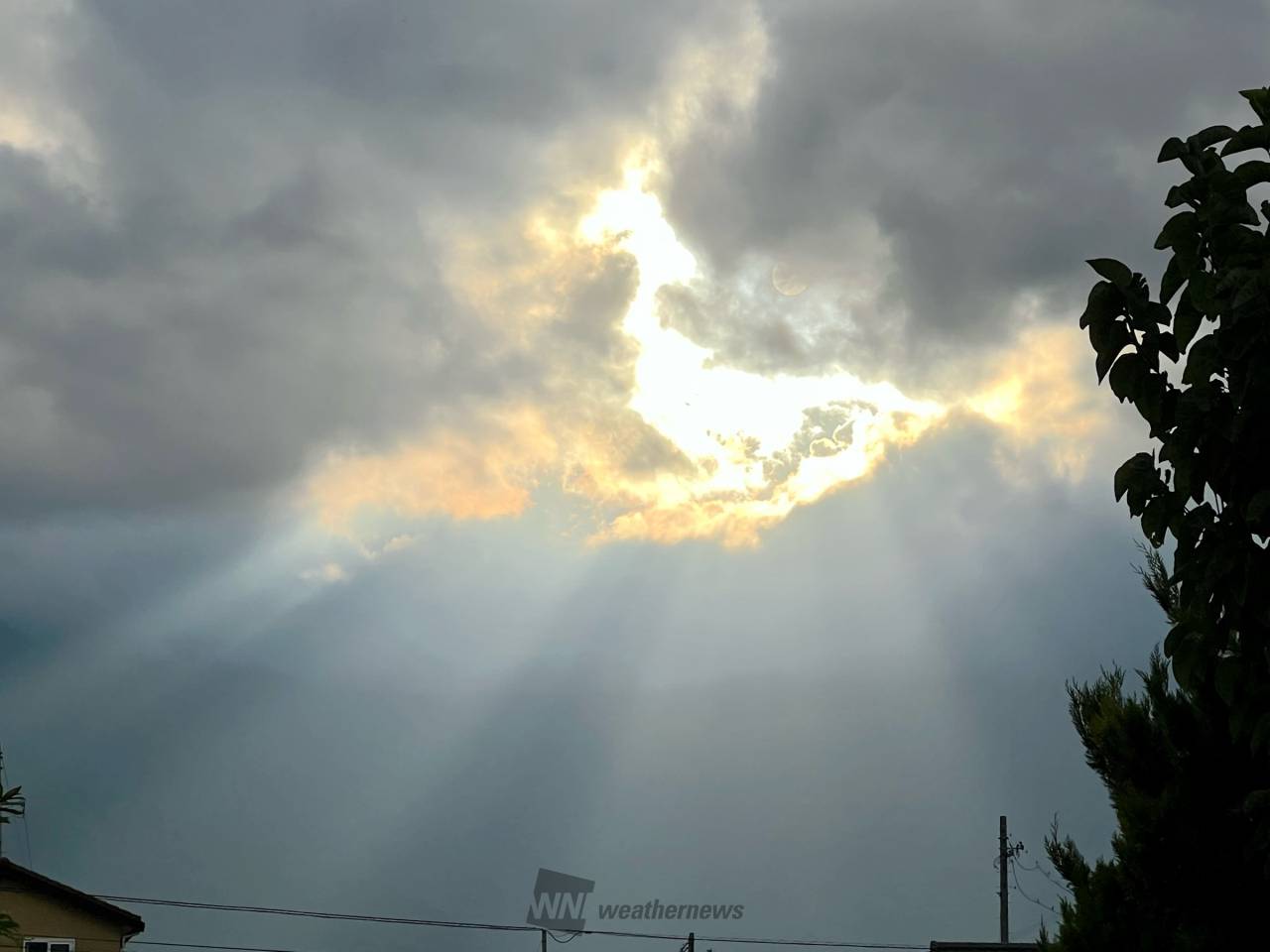 夕空に光芒 注目の空の写真 ウェザーニュース