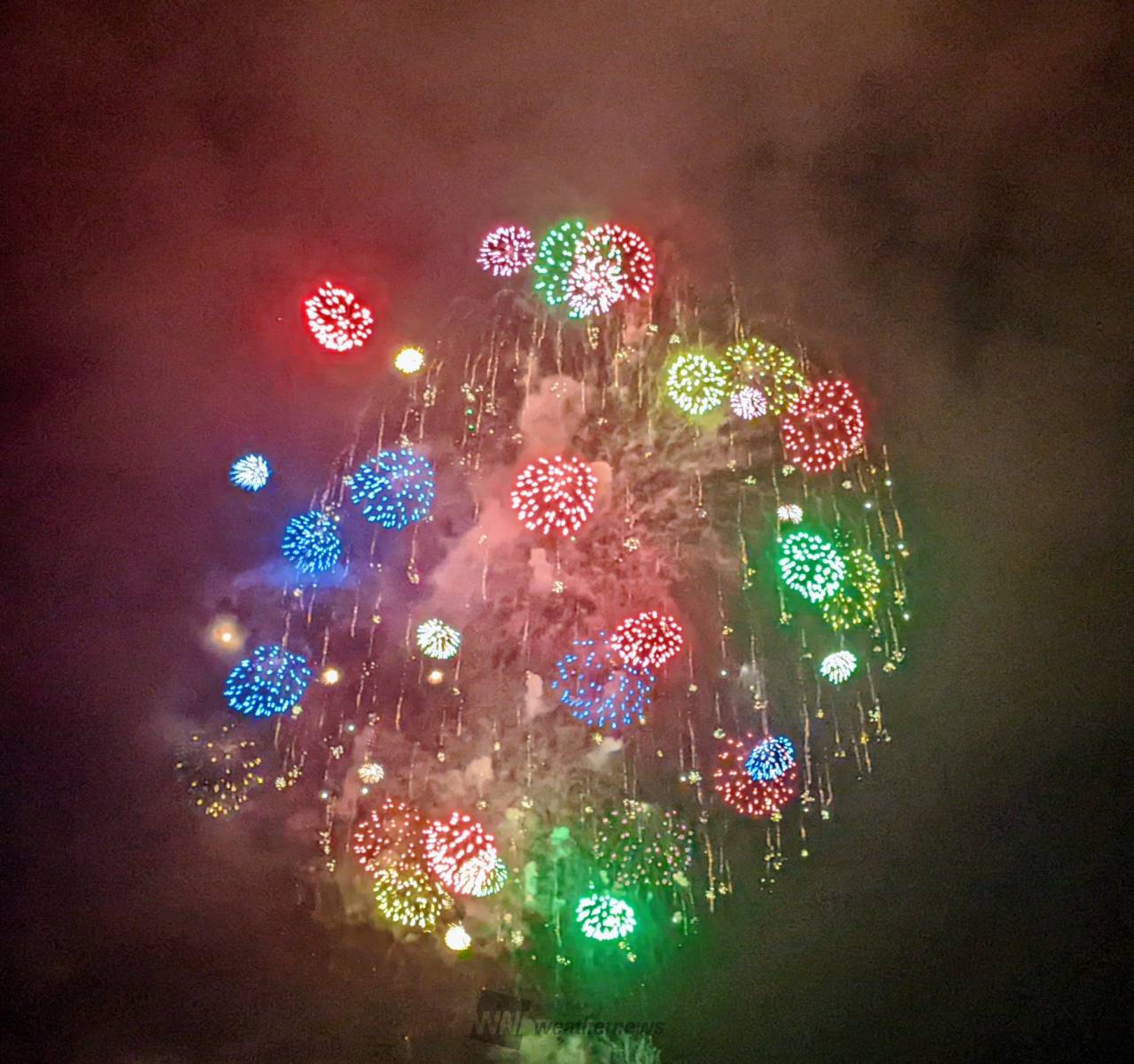 夜空に打ち上げ花火 注目の空の写真 ウェザーニュース