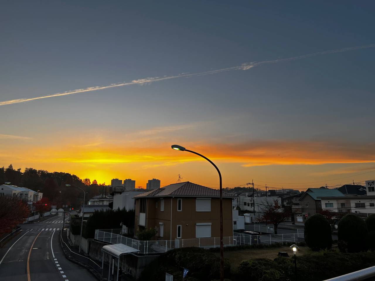 飛行機雲さま専用 おまとめ 朝空と飛行機雲 注目の空の写真 ウェザーニュース