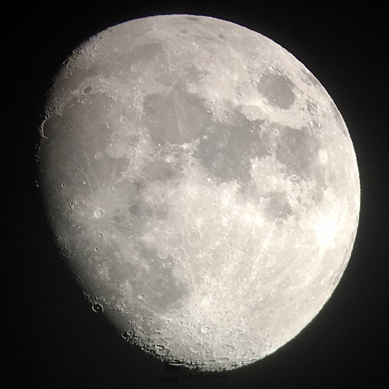 ふっくらしてきたお月さま 注目の空の写真 ウェザーニュース 