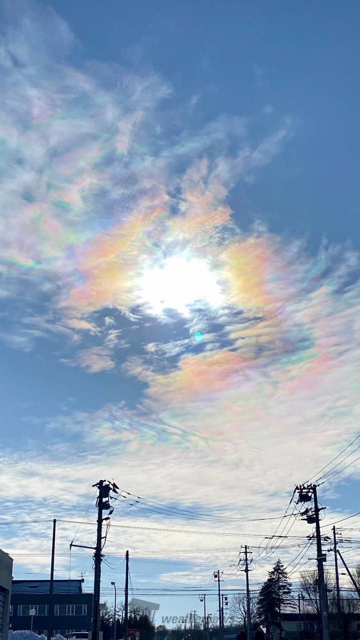 虹色の雲「彩雲」 注目の空の写真 ウェザーニュース