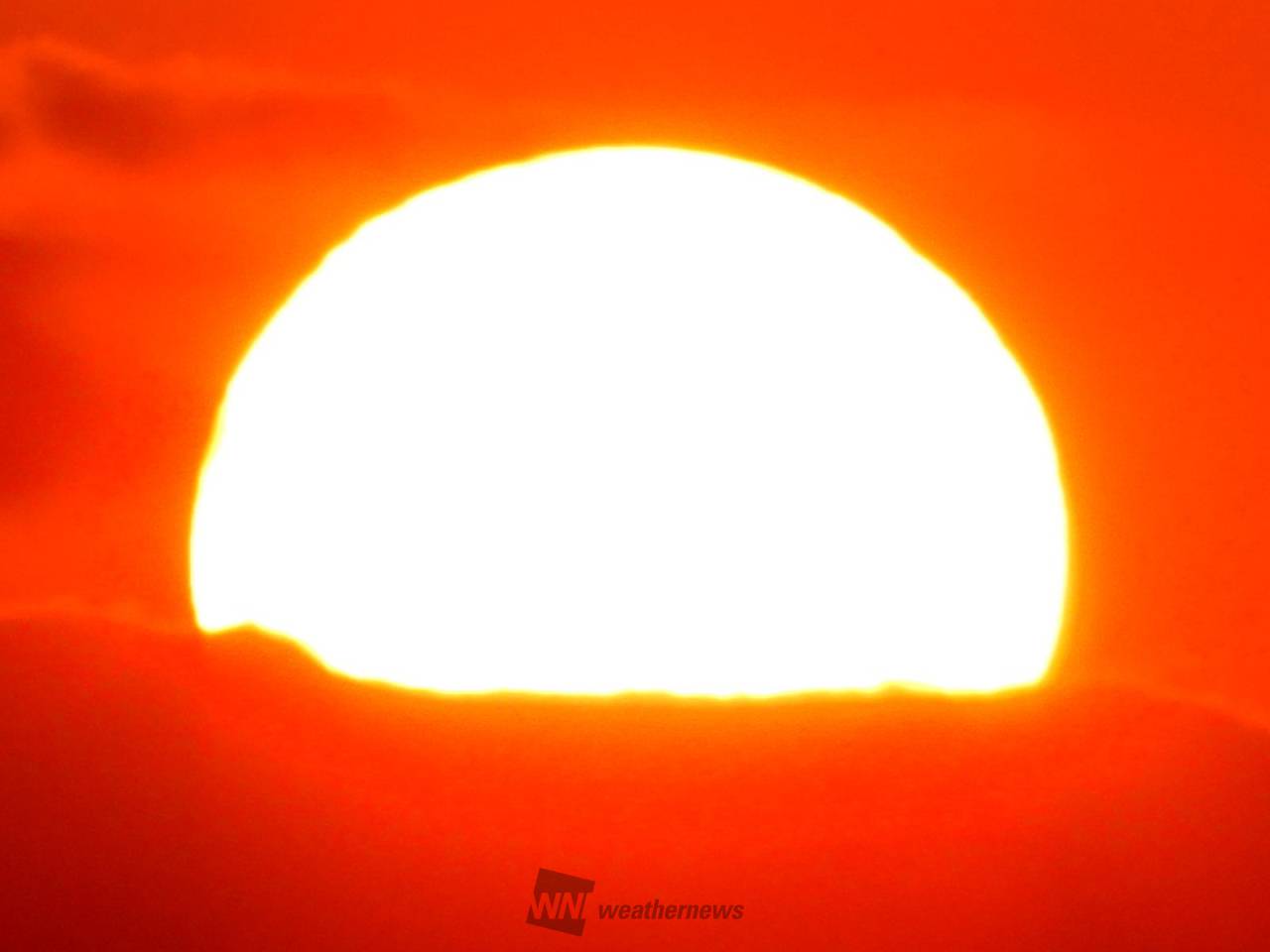 眩しい朝日や朝焼けに染まる空 注目の空の写真 ウェザーニュース