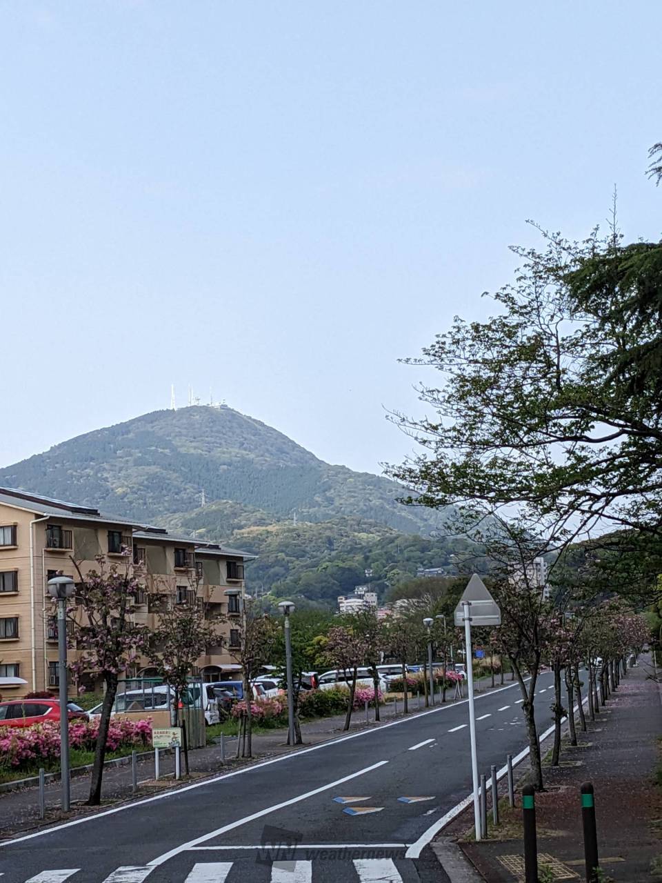 皿倉山が、まあまあ綺麗に見えてます。 黄 福岡県北九州市八幡東区 シミズコジロー ウェザーニュース