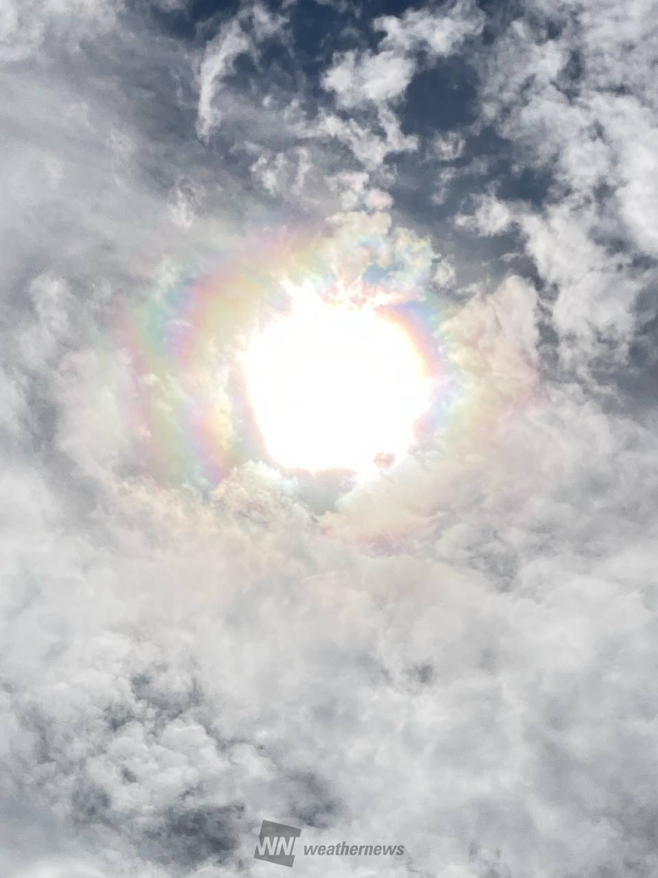 虹色の雲「彩雲」 注目の空の写真 ウェザーニュース