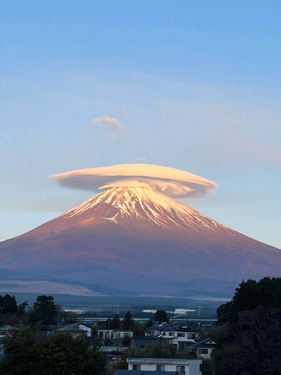 富士山に笠雲 注目の空の写真 ウェザーニュース