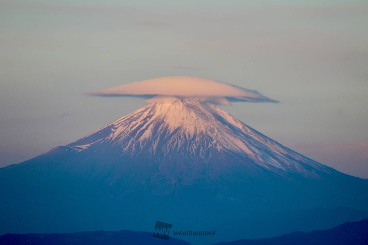 富士山に笠雲 注目の空の写真 ウェザーニュース