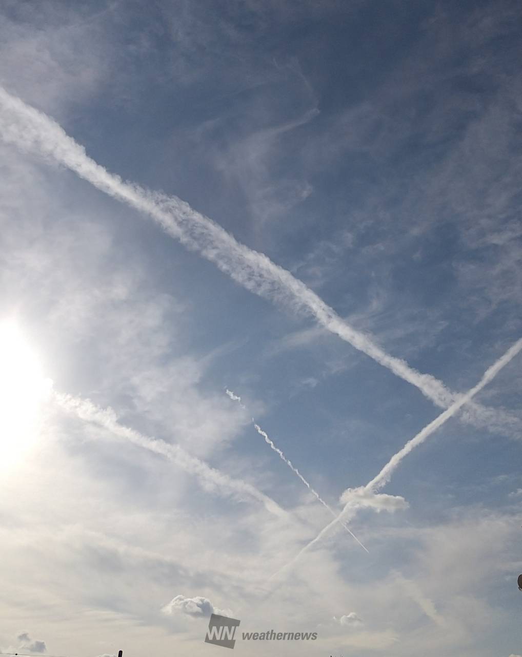 飛行機雲「X」 注目の空の写真 ウェザーニュース