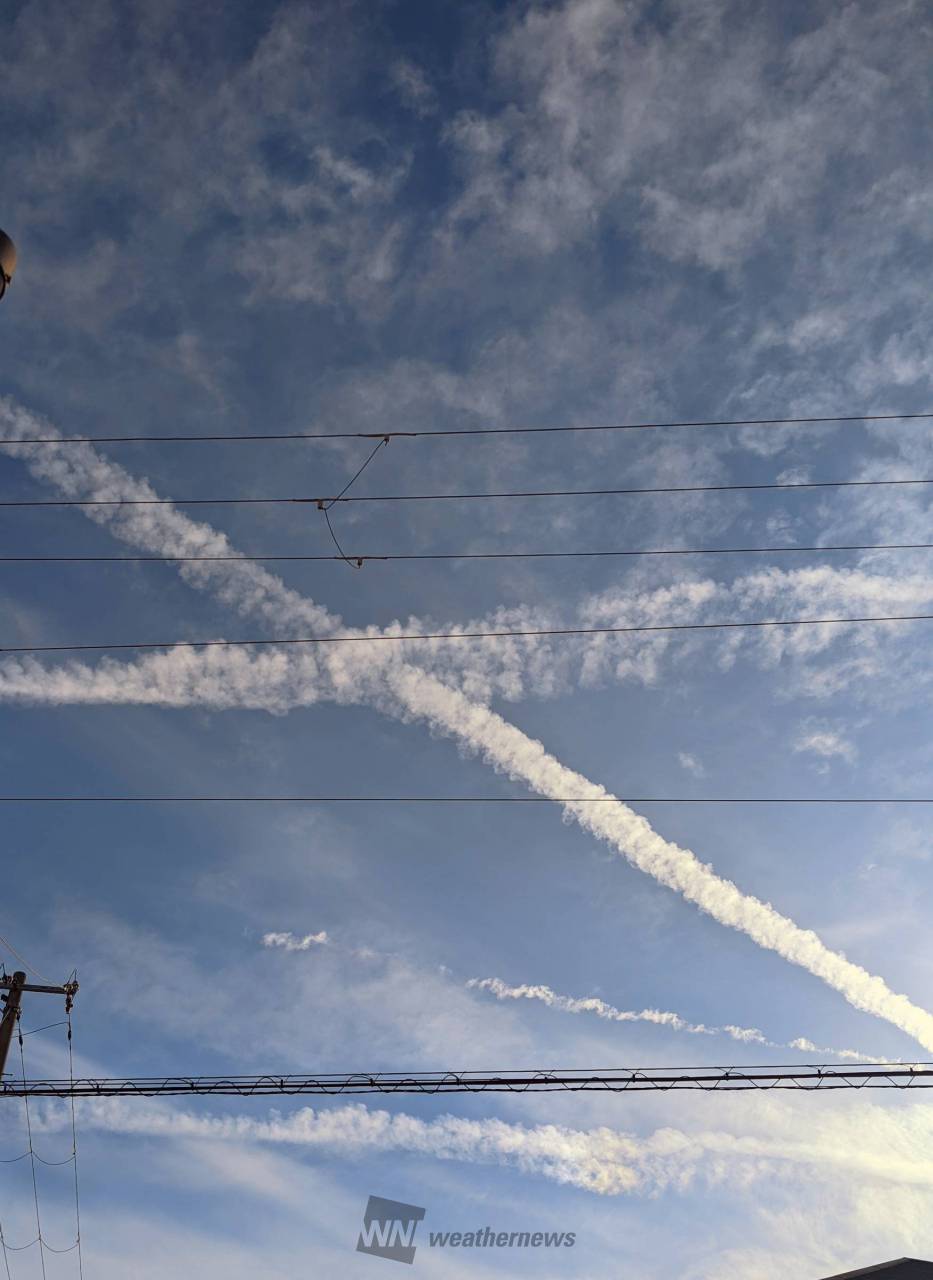 飛行機雲「X」 注目の空の写真 ウェザーニュース