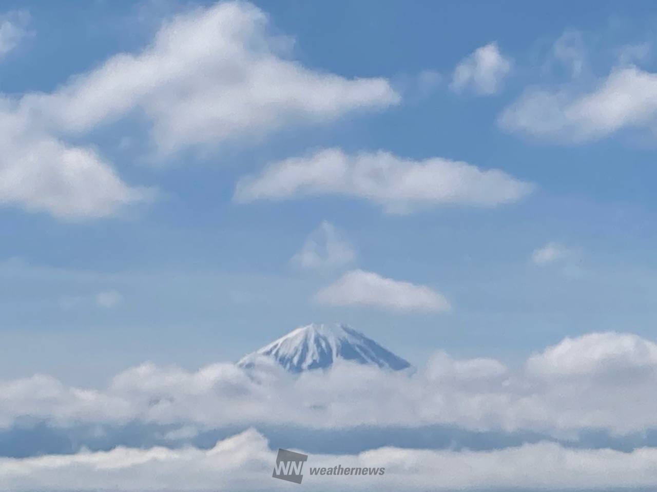 5月1日の富士山、雲とともに〜素敵でした。明日は雨のようですが
