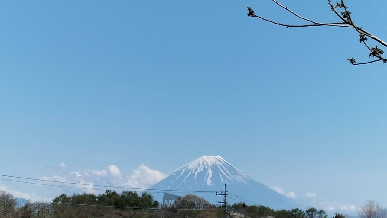 雲の間から富士山🗻 注目の空の写真 ウェザーニュース