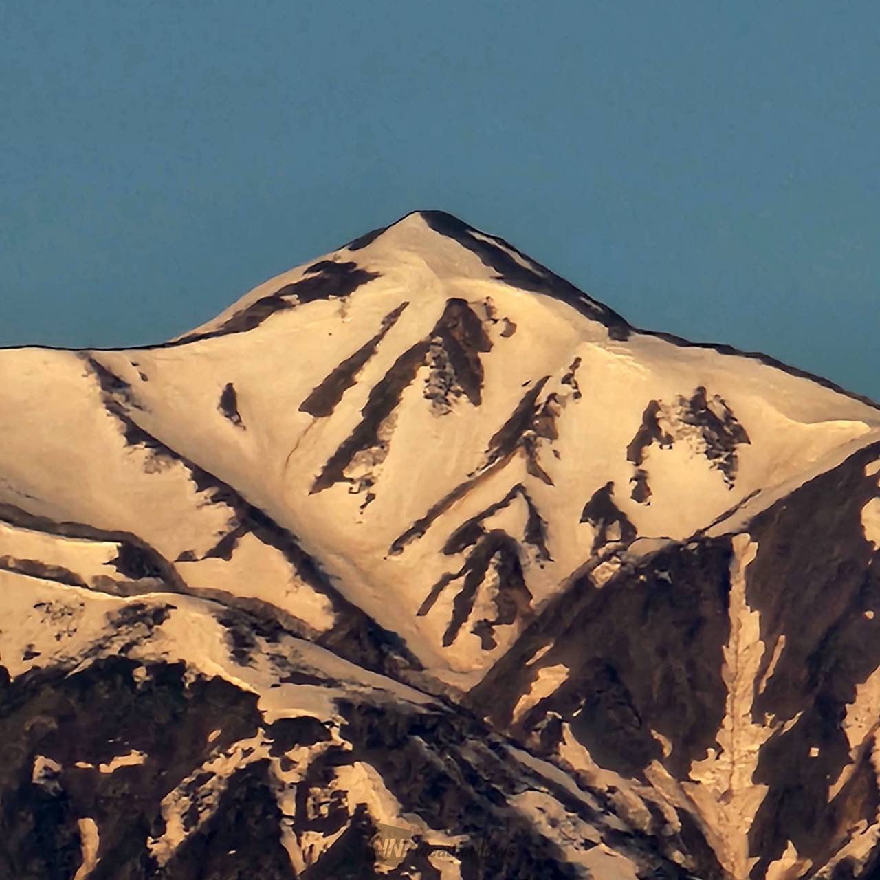 火打山に雪形「種まき爺さん」 山頂すぐ下 | 新潟県上越市 | tomo