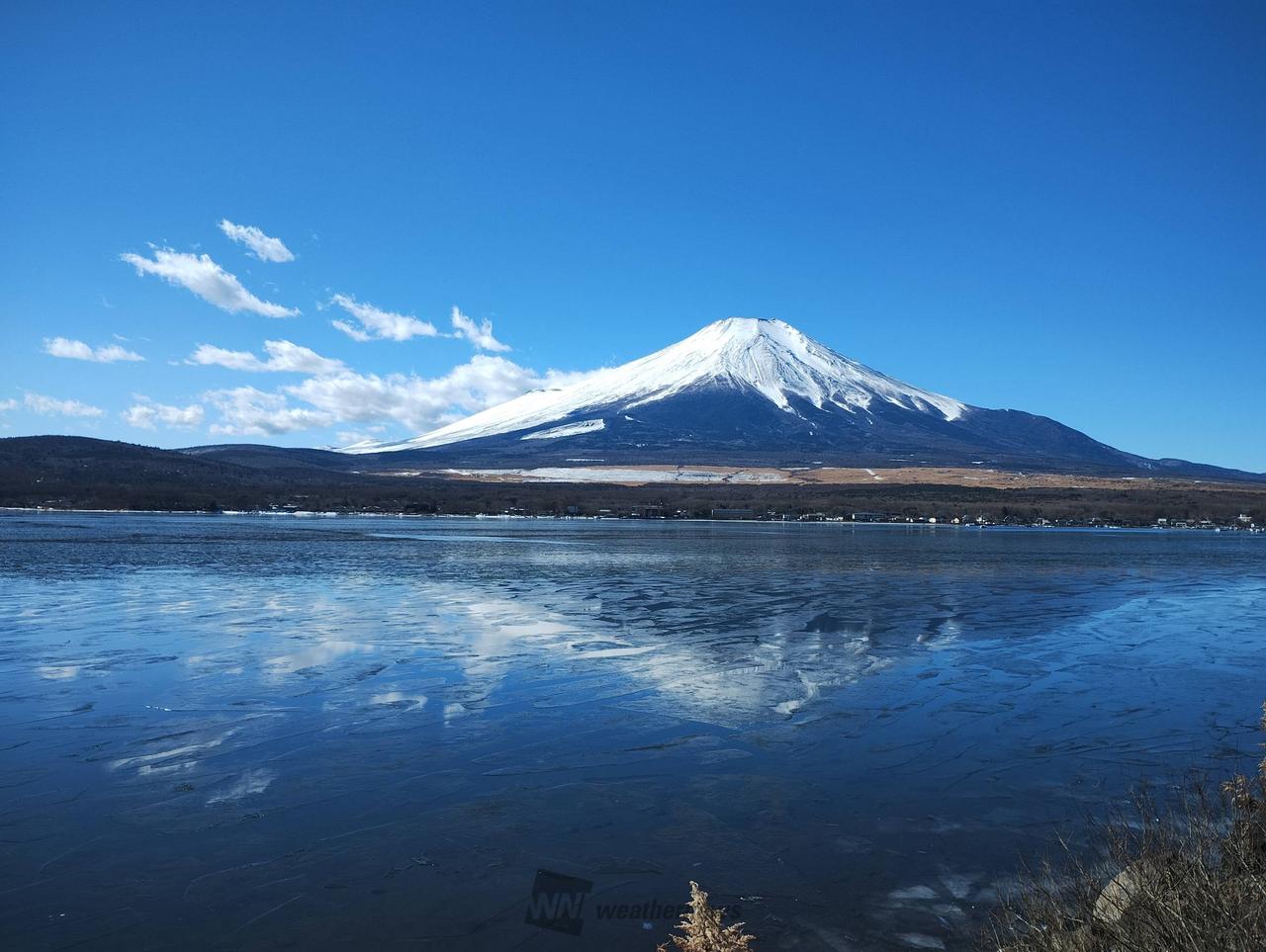 山中湖は凍結して、...