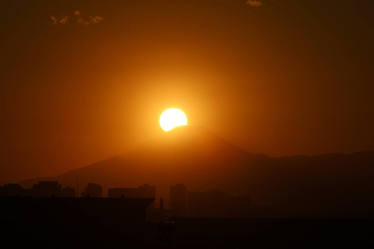 富士山 × 黄空 × 赤 太陽 ダイヤモンド富士2025 注目の空の写真 ウェザーニュース