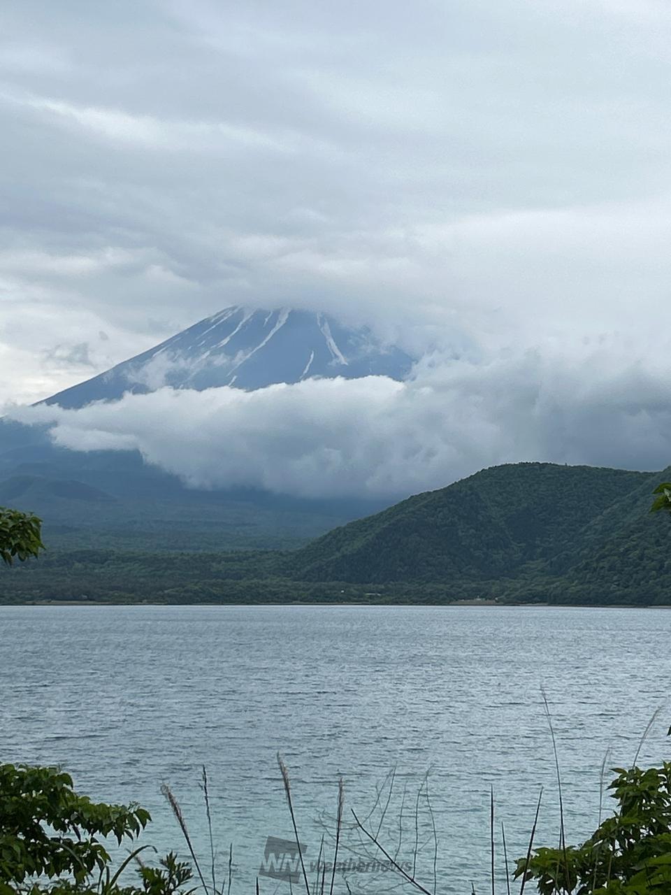 富士山と雲の写真 初めて念願の富士山の笠雲を綺麗にたくさん撮影することができ
